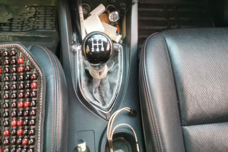 Used CHANGAN KAICHENG Oushang A600 2016 1.5L Manual Luxury 7-Seater Gear Lever