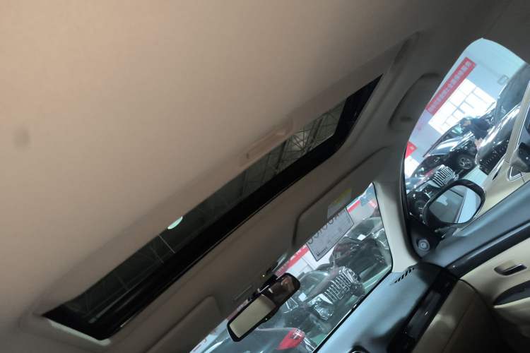 Used Mitsubishi Outlander 2016 2.4L 4x4 Elite Edition 5 Seats Headliner