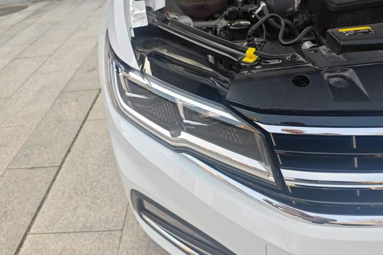 Used Volkswagen Bora 2021 1.5L Automatic Comfort Smart Connect Edition Right Front Headlight