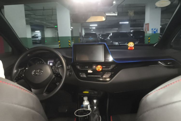 Used Toyota C-HR 2018 2.0L Leading with Sunroof China VI Standard Center Console