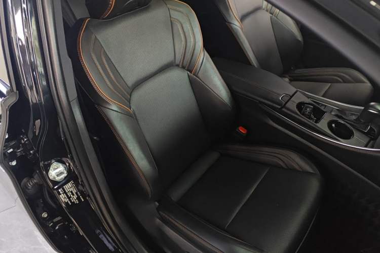 Used Toyota Avalon 2024 Dual-Motor 2.0L Premium Edition
