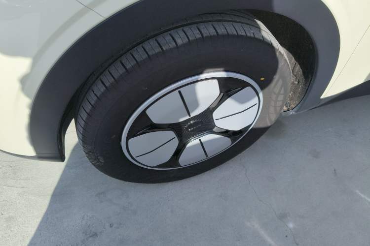 Used Geely Galaxy Geome 2025 310km Youth Edition Exterior 4