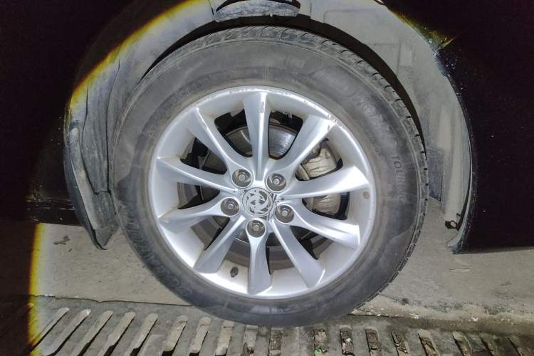 Used FORTHING Joyear S50 2014 1.6L CVT Luxury Model Right Front Wheel Hub