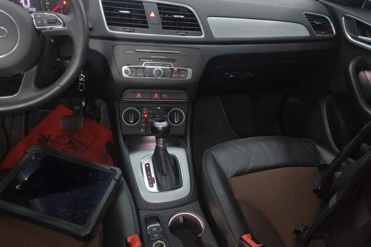 Used Audi Q3 2018 30th Anniversary Edition 30 TFSI Fashion Model Gear Lever