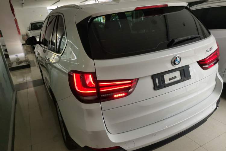 Used BMW X5 2014 xDrive35i Leading Model Rear Left 45 Deg