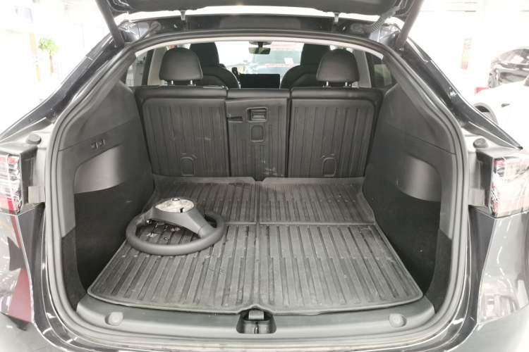 Used Tesla Model Y 2024 Rear-Wheel-Drive Version Trunk