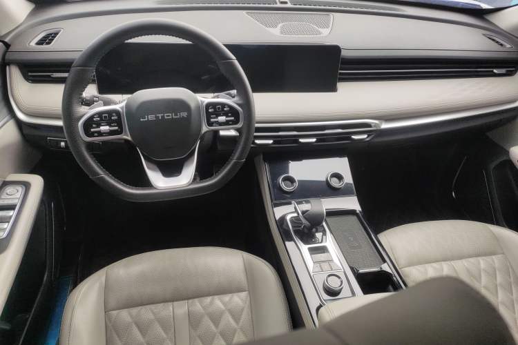 Used JETOUR X70 2023 Zhuge 2.0T DCT Wolong 7-Seater Center Console