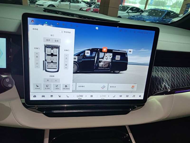 Used Zeekr 009 2022 WE Edition — 12