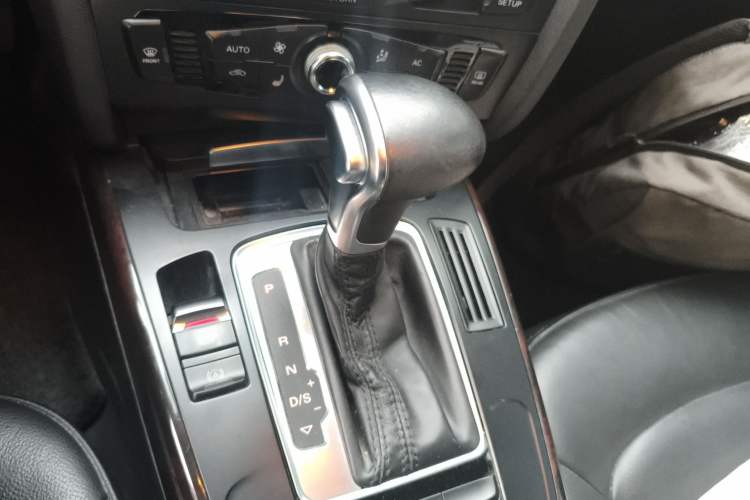 Used Audi A4L 2013 35 TFSI Automatic Comfort Model Gear Lever
