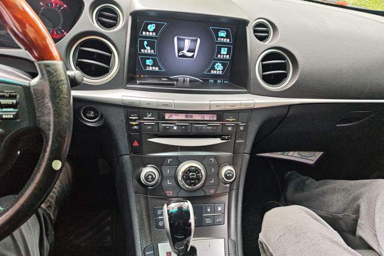 Used Luxgen Great 7 SUV 2012 Limited-Edition Sharp Model 2.2T Two-Wheel Drive Smart Version
