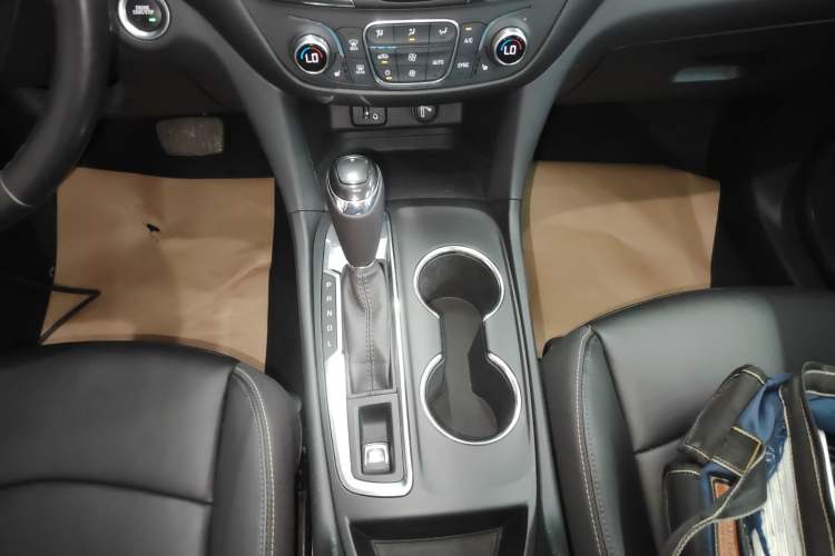 Used Chevrolet Equinox 2018 535T Automatic YuJie Edition Gear Lever