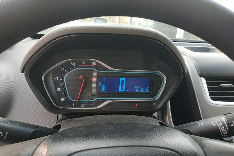 Used Chevrolet Aveo Sonic 2014 Sedan 1.4 SL MT Comfort Edition