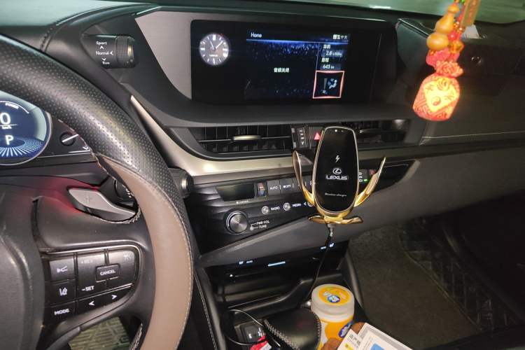 Used Lexus ES 2020 300h Premier Edition Audio And AC Panel