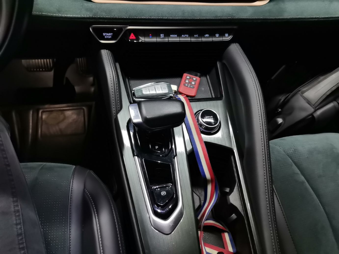 Geely Auto Monjaro L 2021 2.0TD DCT EVO Two-Wheel Drive Prestige Version — снимка 16