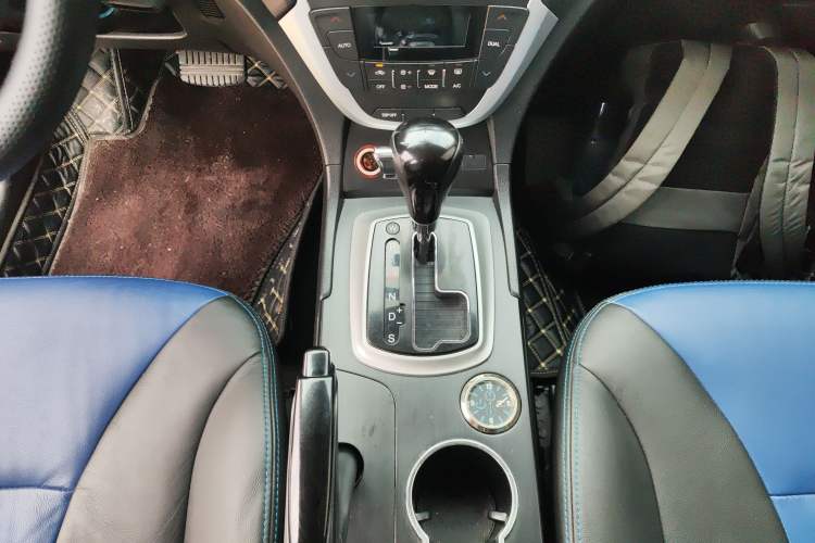 Used GAC Trumpchi GS5 2014 2.0L Automatic Two-Wheel Drive Deluxe Edition Gear Lever
