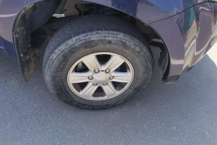 Used Isuzu D-MAX 2020 2.5T 4WD Manual Navigation Version China VI Standard Extended Length JE4D25Q6A Right Front Wheel Hub