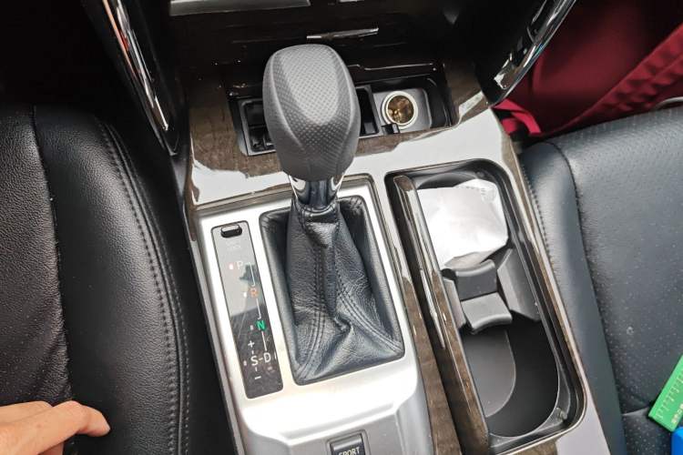 Used Toyota Reiz 2013 2.5S Elite Edition Gear Lever