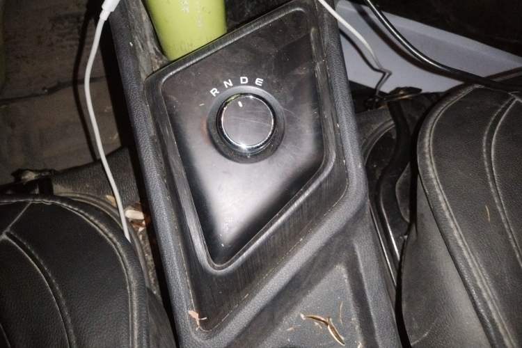 Used Chana Ruixing EM80 2025 Passenger Version Comfort Edition 6-Seater 300 km Dual-Swing Doors
