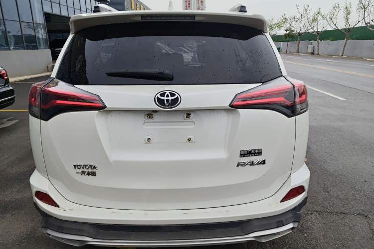 Used Toyota RAV4 2018 2.0L CVT Two-Wheel Drive Fashion X Edition Rear