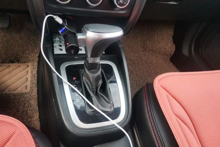 Used Bestune B30 2016 1.6L Automatic Luxury Model Gear Lever