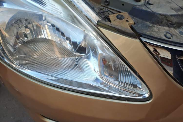 Used Nissan Tiida 2011 1.6L Manual Smart Version Right Front Headlight