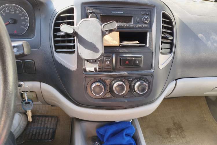 Used FORTHING Lingzhi 2016 V3 1.5L 7-Seater Comfort Model China V Standard