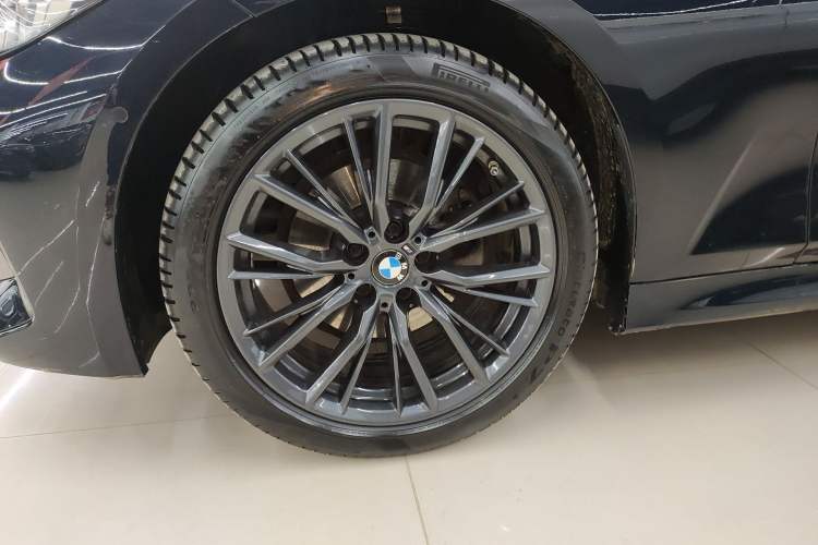 Used BMW 3 Series 2024 325i M Sport Night Edition Package Left Front Wheel Hub