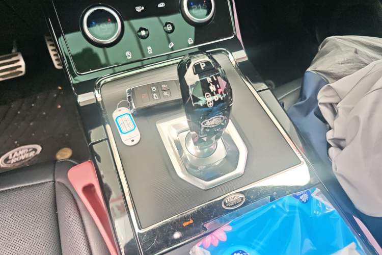 Used Land Rover Range Evoque 2020 249 PS R-DYNAMIC S Sport Edition Gear Lever