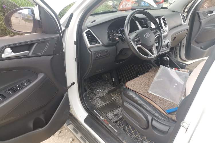 Used Hyundai Tucson 2015 1.6T Dual-Clutch Two-Wheel-Drive Smart Model Driver Seat