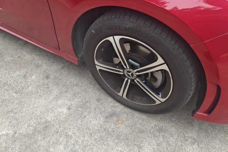 Used Mercedes-Benz A-Class 2022 Revised Version A 200 L Sport Sedan Fashionable Style Right Front Wheel Hub