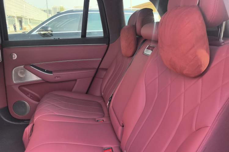 Used Hima AITO M8 2025 Extended-Range Ultra Version 53.4 kWh 5-Seater Edition Left Rear Seat