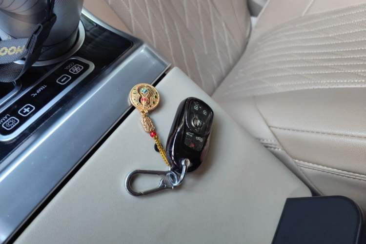 Used Buick GL8 2023 Land Executive Class Deluxe Model
