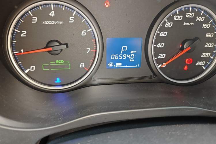 Used Mitsubishi Outlander 2021 2.0L Two-Wheel Drive Comfort Edition 5 Seats Odometer Close Up