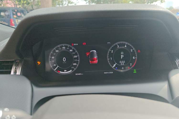 Used Land Rover Discovery Sport 2020 249 PS R-Dynamic Performance Tech Edition 7 Seats Instrument Cluster