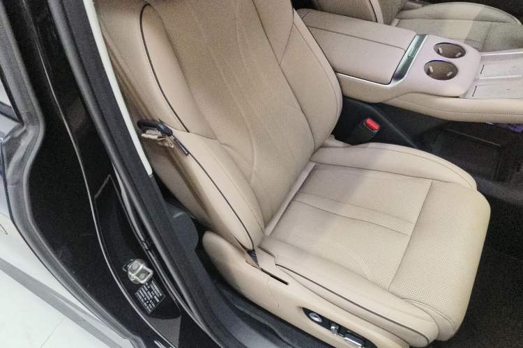 Used XPeng X9 2025 740 Ultra-Long Range Max Right Front Seat