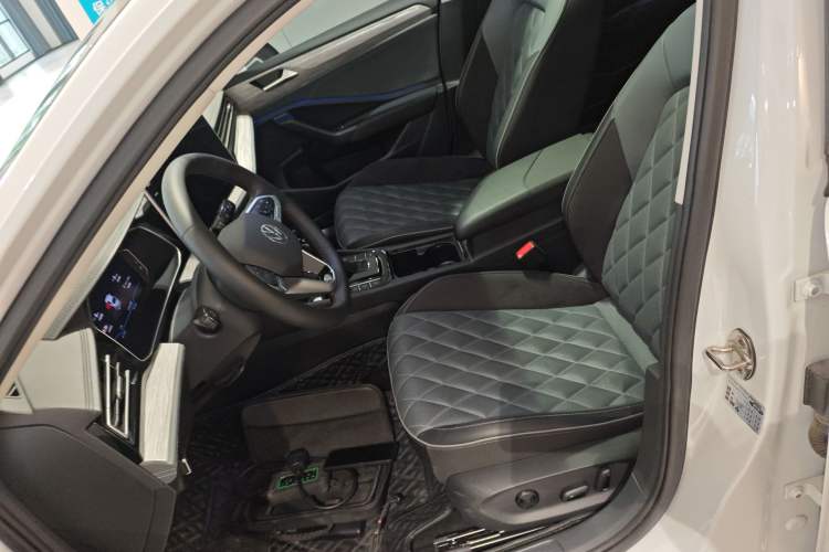 Used Volkswagen Sagitar 2023 300TSI DSG Excellence Edition Left Front Seat