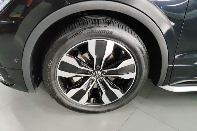 Used Volkswagen Tiguan L 2024 330TSI Automatic Two-Wheel Drive R-Line Enhanced Edition Left Front Wheel Hub