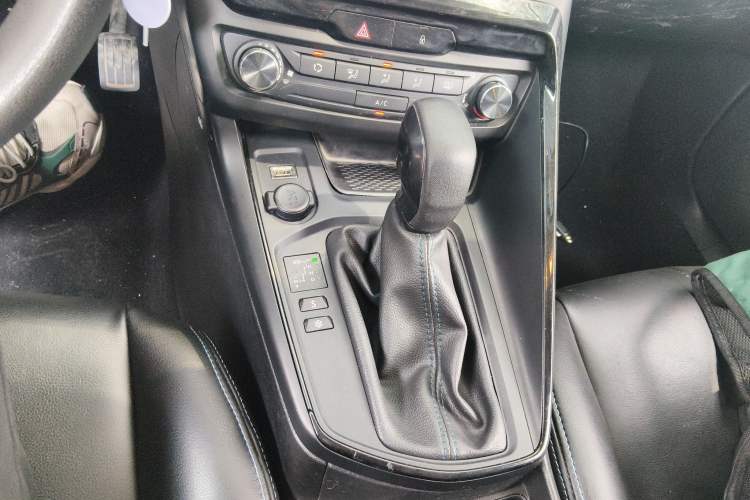 Used Peugeot 308 2016 1.6L Automatic Fashion Edition Gear Lever