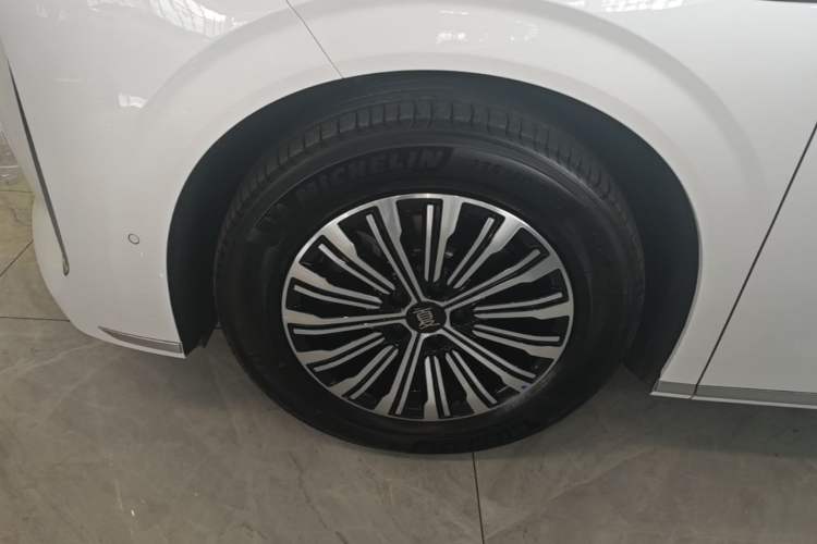 Used BYD Xia 2025 DM-i 1.5T 180km Excellence Model Left Front Wheel Hub