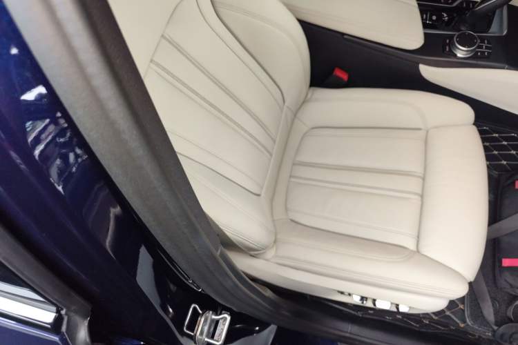 Used BMW 5 Series 2022 530i Sport Line M Sport Package Right Front Seat