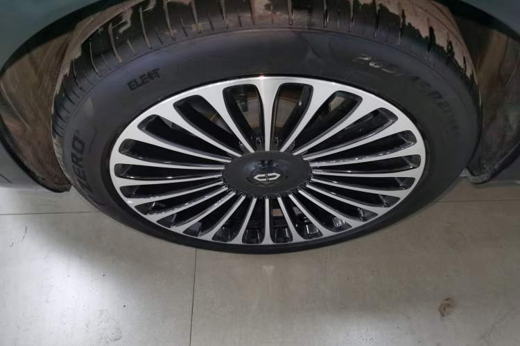 Used Hima AITO M9 2024 Range-Extended Ultra Version 42 kWh 6-Seater Model Left Front Wheel Hub