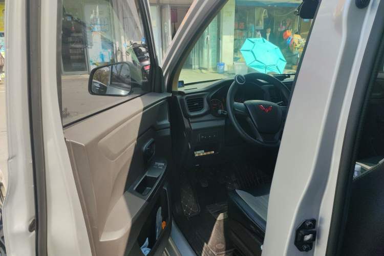 Used Wuling Hongguang V 2022 1.5L Jingqu Edition Electric-Assist LAR Driver Seat