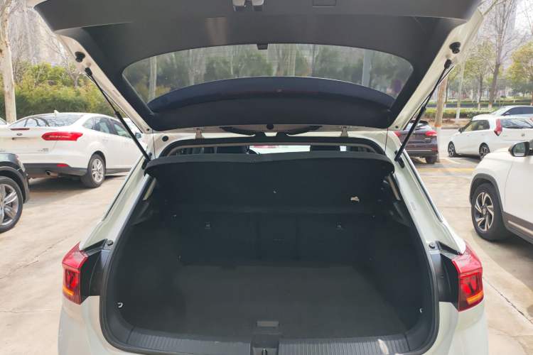 Used Volkswagen T-ROC 2020 230TSI DSG Two-Wheel Drive Advanced Version Trunk