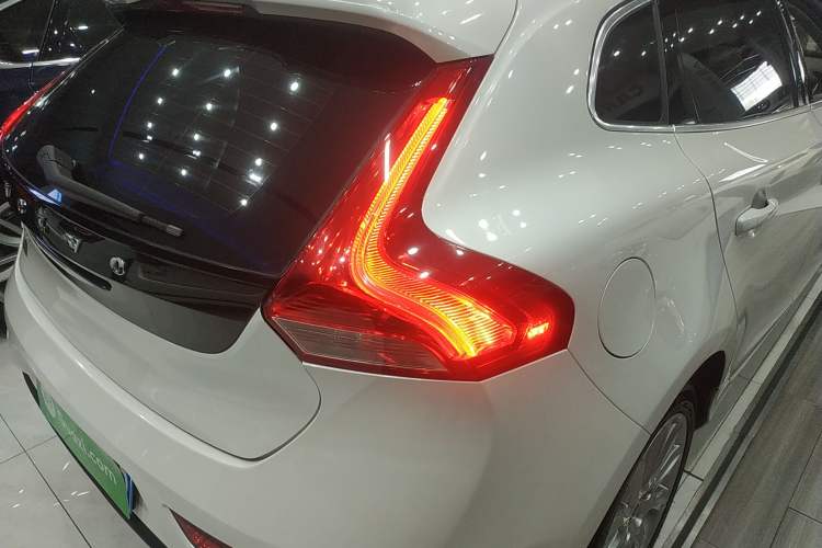 Used Volvo V40 2015 1.6T Zhiya Edition
