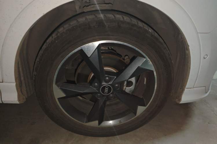 Used Audi Q3 2021 35 TFSI Fashion Dynamic Model Right Front Wheel Hub