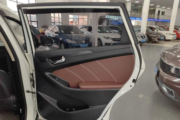 Used Dongfeng Fengon 580 2017 1.5T CVT Luxury Model
