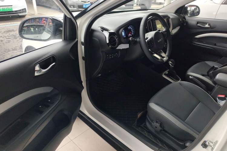 Used Kia kx1 Stonic 2021 1.4L CVT Sunroof Model