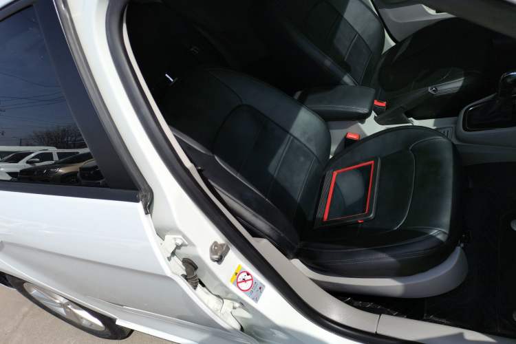 Used Volkswagen Bora 2014 1.6L Automatic Fashion Model Right Front Seat