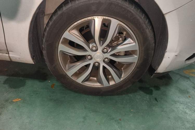 Used Buick GT 2019 18T Automatic Connected Elite Model China VI Standard Right Front Wheel Hub