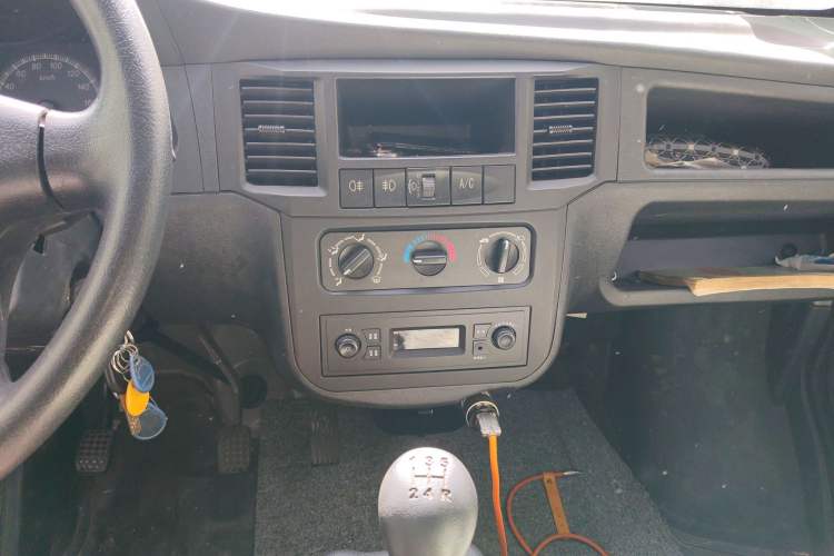 Used Wuling Zhiguang 2015 1.2L Practical LS-I Model